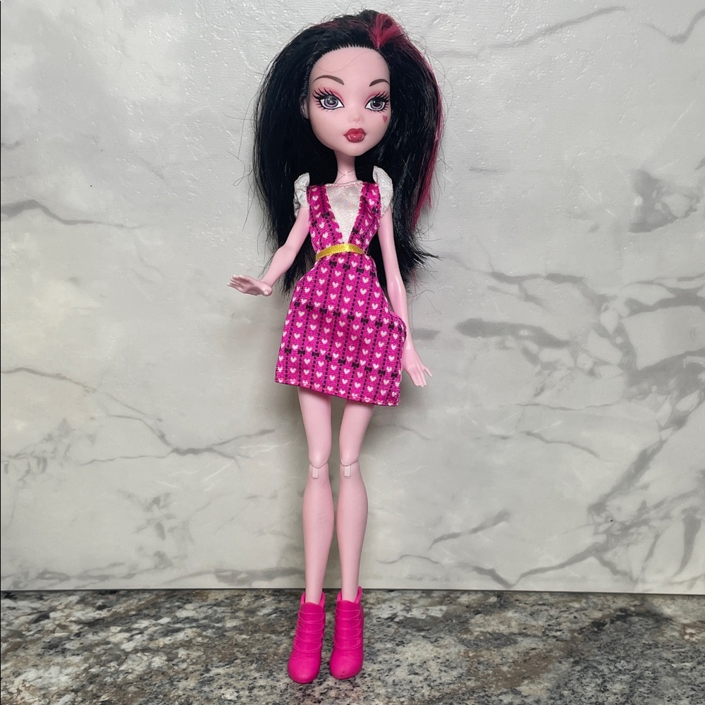 2008 MONSTER HIGH Creepateria DRACULAURA Daughter of Dracula